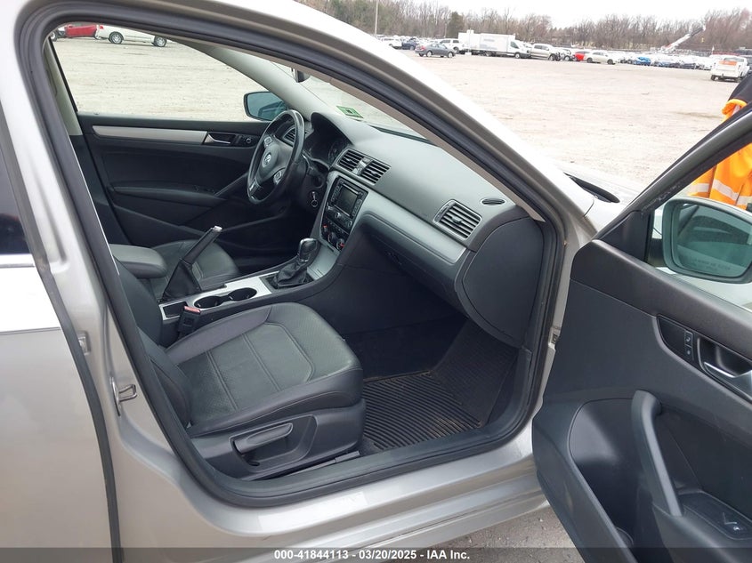 2013 VOLKSWAGEN PASSAT VIN: 1VWBN7A30DC048482