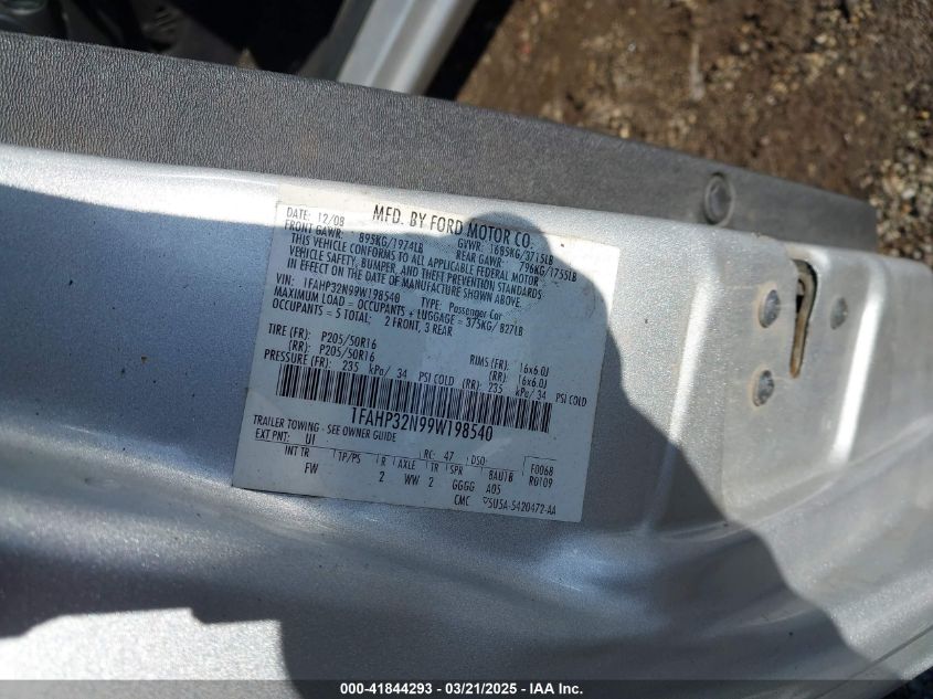 2009 Ford Focus Se VIN: 1FAHP32N99W198540 Lot: 41844293