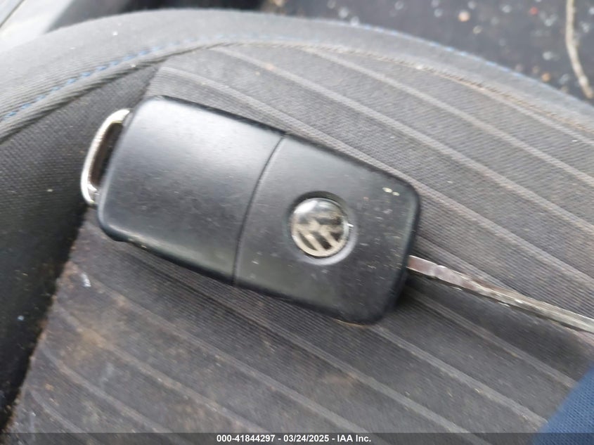 2013 VOLKSWAGEN BEETLE 2.0T TURBO - 3VWV67AT6DM613505