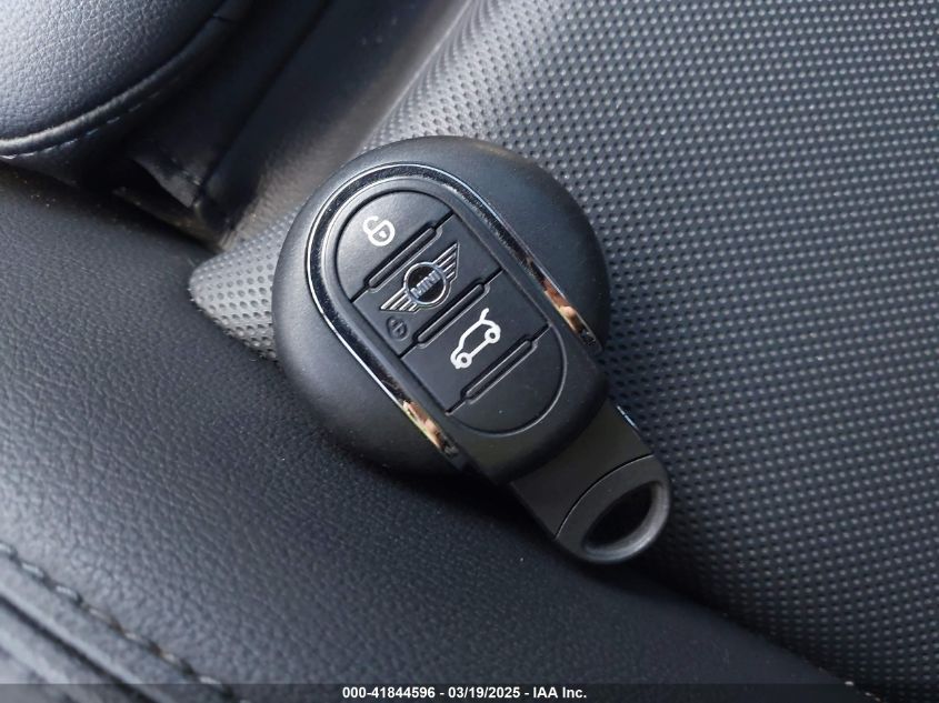 2019 Mini Countryman Cooper S VIN: WMZYT3C55K3E97750 Lot: 41844596