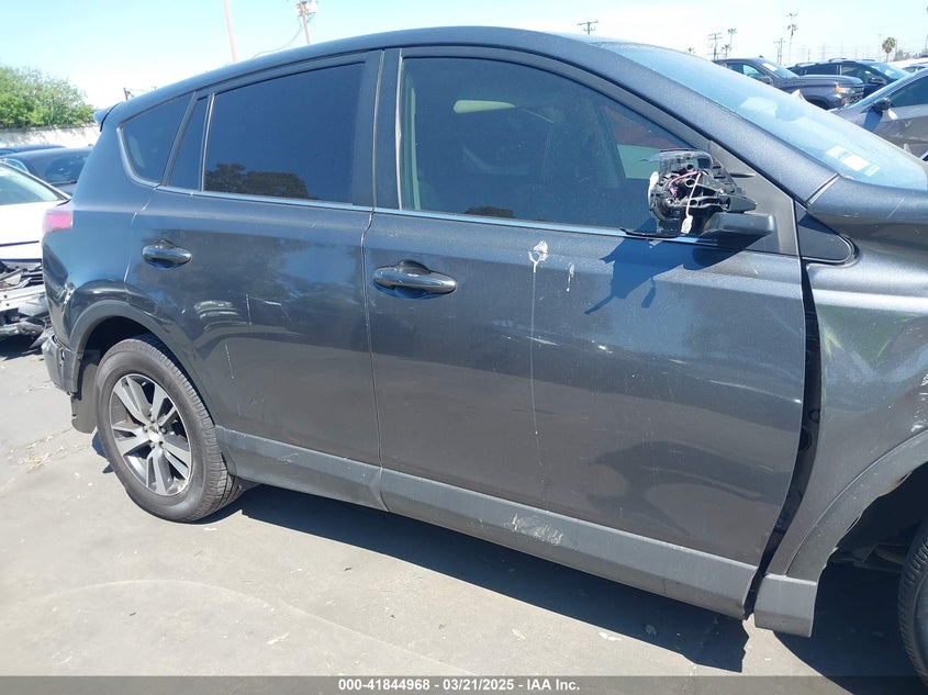 2018 TOYOTA RAV4 ADVENTURE/XLE - JTMWFREV7JD122074