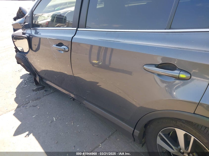 2018 TOYOTA RAV4 ADVENTURE/XLE - JTMWFREV7JD122074