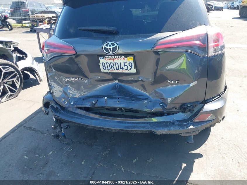 2018 TOYOTA RAV4 ADVENTURE/XLE - JTMWFREV7JD122074