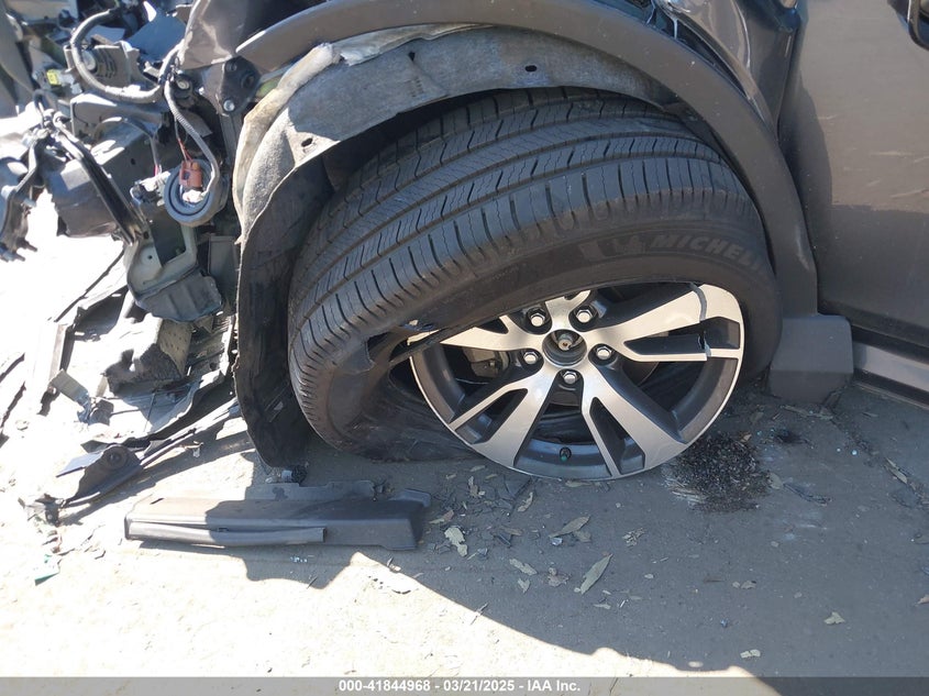 2018 TOYOTA RAV4 ADVENTURE/XLE - JTMWFREV7JD122074