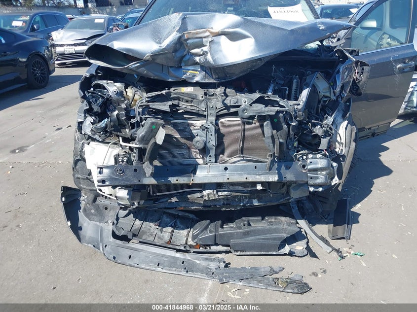 2018 TOYOTA RAV4 ADVENTURE/XLE - JTMWFREV7JD122074