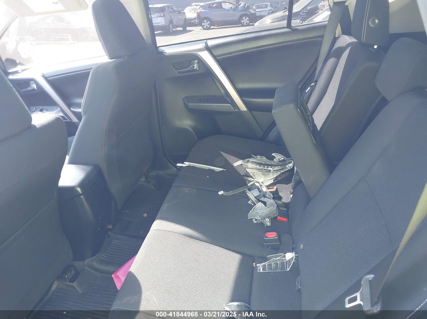 2018 TOYOTA RAV4 ADVENTURE/XLE - JTMWFREV7JD122074