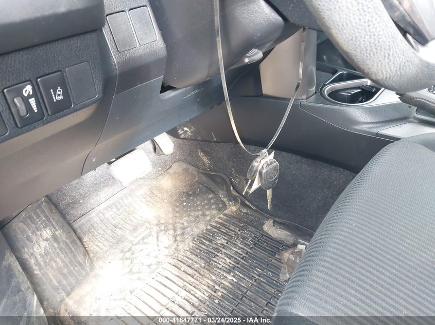 2018 TOYOTA RAV4 LE - JTMZFREV6JJ740176