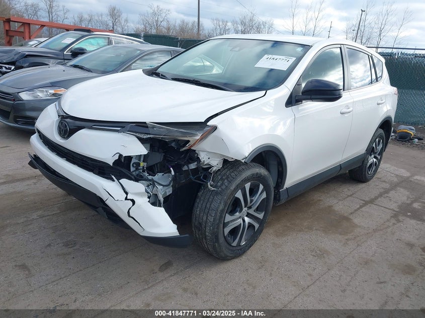 2018 TOYOTA RAV4 LE - JTMZFREV6JJ740176