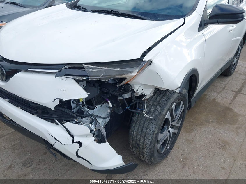 2018 TOYOTA RAV4 LE - JTMZFREV6JJ740176