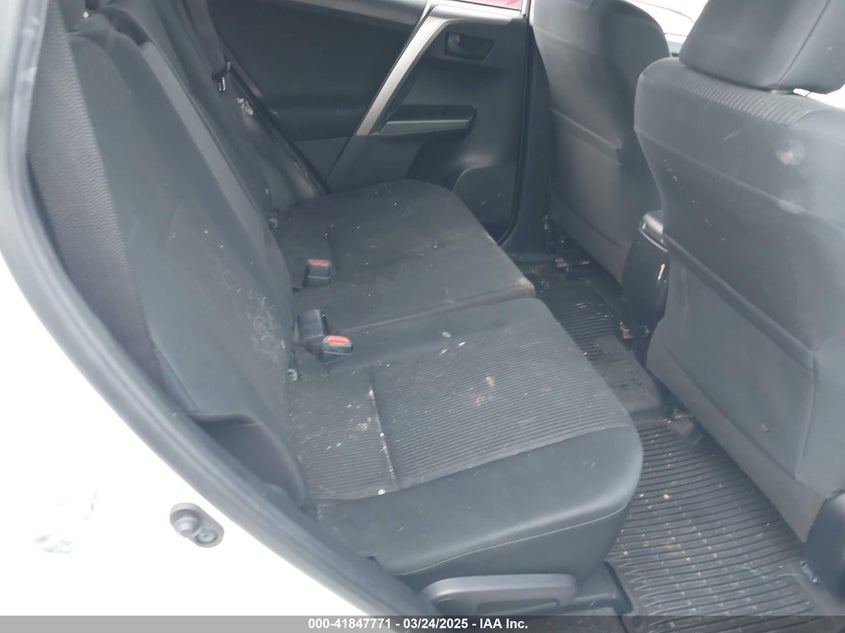 2018 TOYOTA RAV4 LE - JTMZFREV6JJ740176