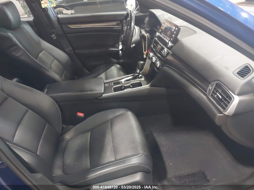 2018 HONDA ACCORD VIN: 1HGCV1F32JA137721