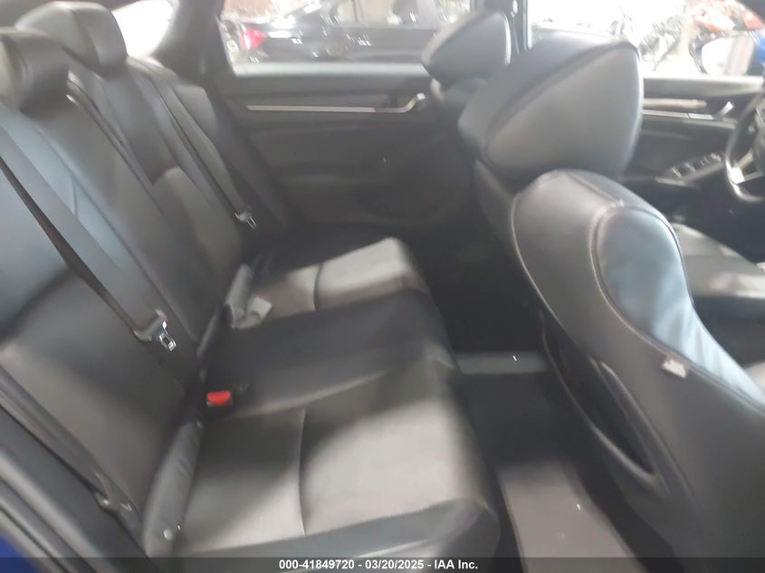 2018 HONDA ACCORD VIN: 1HGCV1F32JA137721