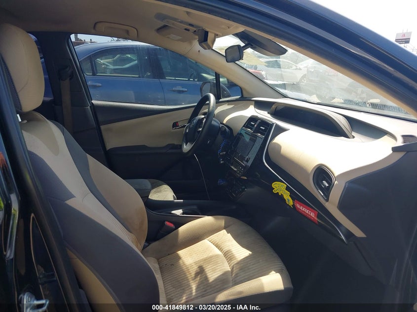 2018 TOYOTA PRIUS VIN: JTDKBRFU2J3067975