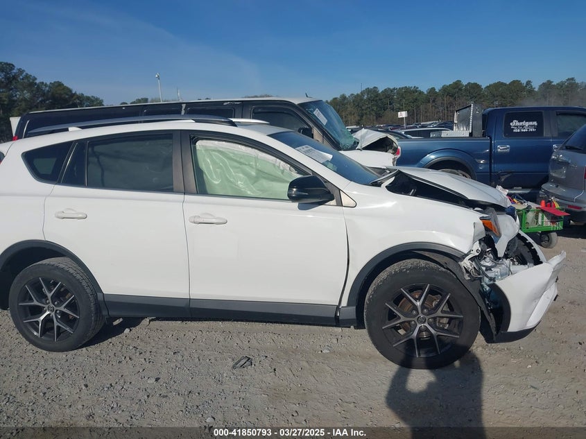2017 TOYOTA RAV4 SE - JTMNFREV7HJ140792