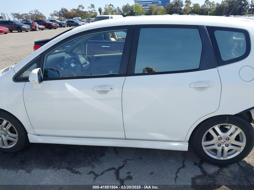 2007 HONDA FIT VIN: JHMGD38657S061824