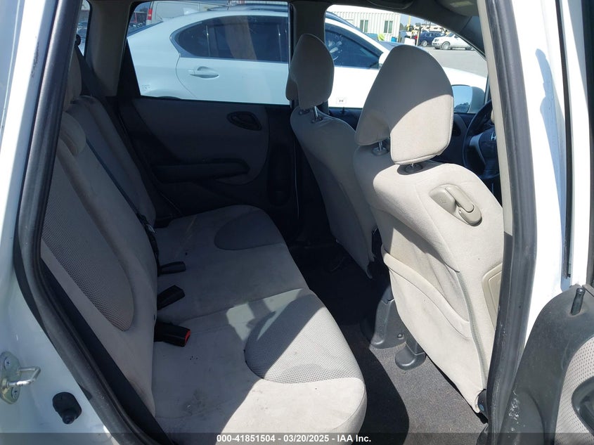 2007 HONDA FIT VIN: JHMGD38657S061824