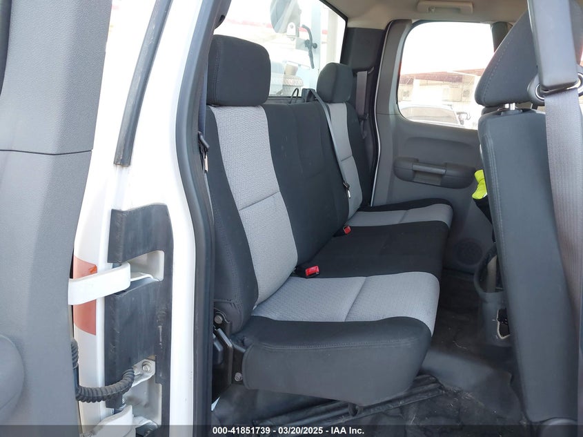 2007 CHEVROLET SILVERADO VIN: 1GCEC19077Z637107