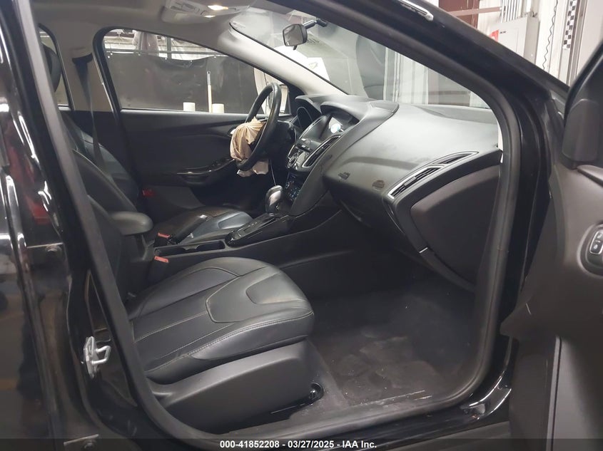 2017 FORD FOCUS VIN: 1FADP3N24HL272396