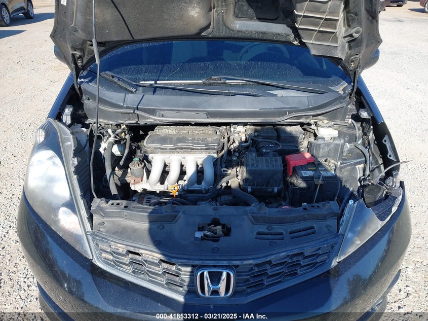 2013 HONDA FIT VIN: JHMGE8H58DC037895
