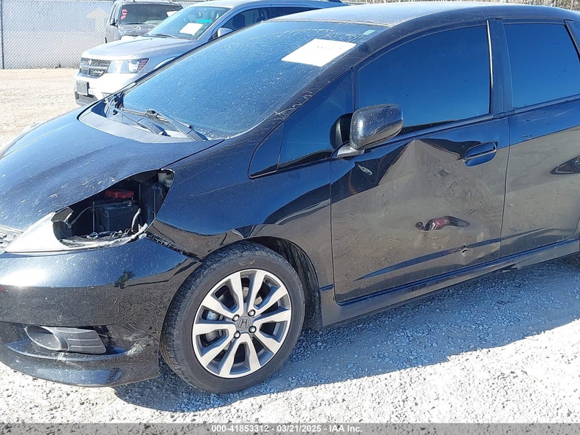 2013 HONDA FIT VIN: JHMGE8H58DC037895