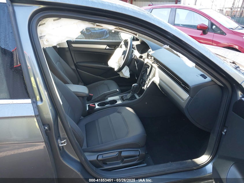 2022 VOLKSWAGEN PASSAT VIN: 1VWSA7A38NC003707