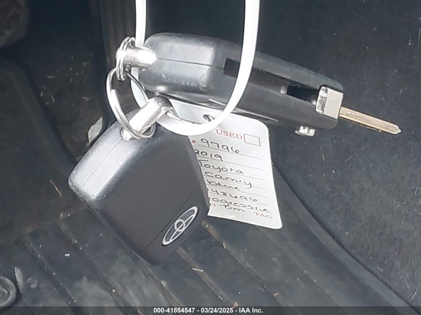 2019 TOYOTA CAMRY LE - 4T1B11HK4KU848696