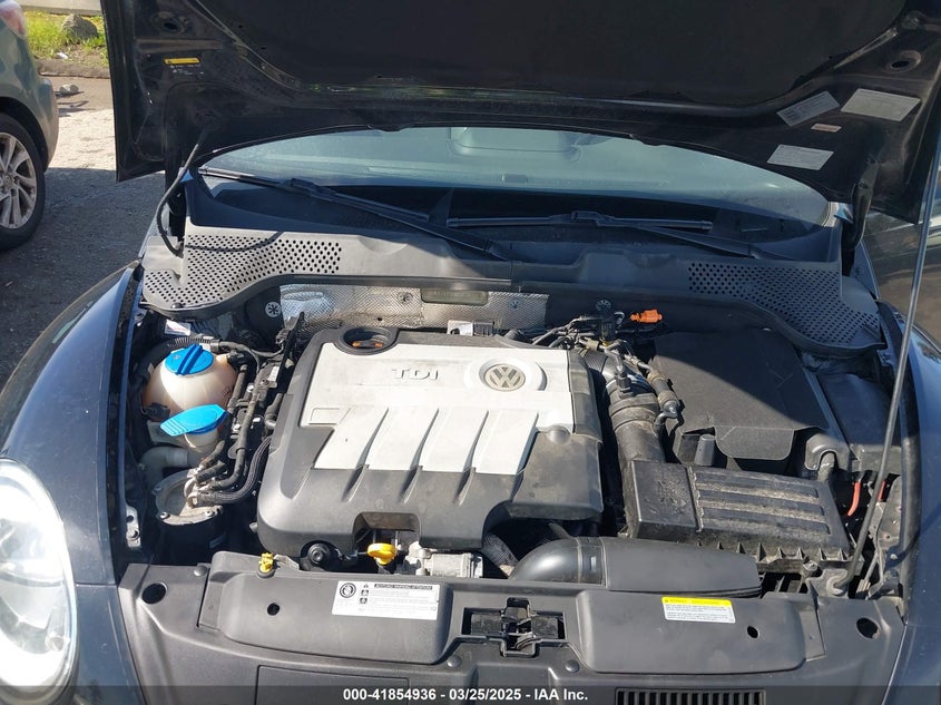 2014 VOLKSWAGEN BEETLE 2.0L TDI - 3VWJL7AT5EM612774