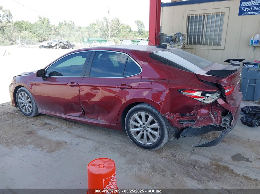 2018 TOYOTA CAMRY LE - 4T1B11HK8JU547847