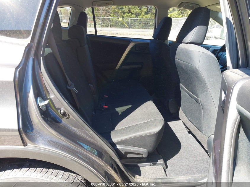 2016 TOYOTA RAV4 LE - JTMZFREV5GJ078051