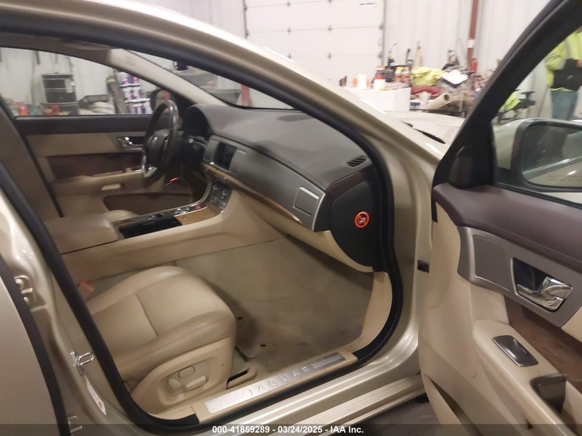2009 JAGUAR XF VIN: SAJWA06B69HR04791