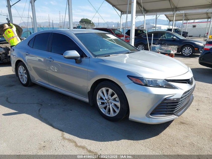 2022 TOYOTA CAMRY  (VIN: 4T1C11AK5NU061064)