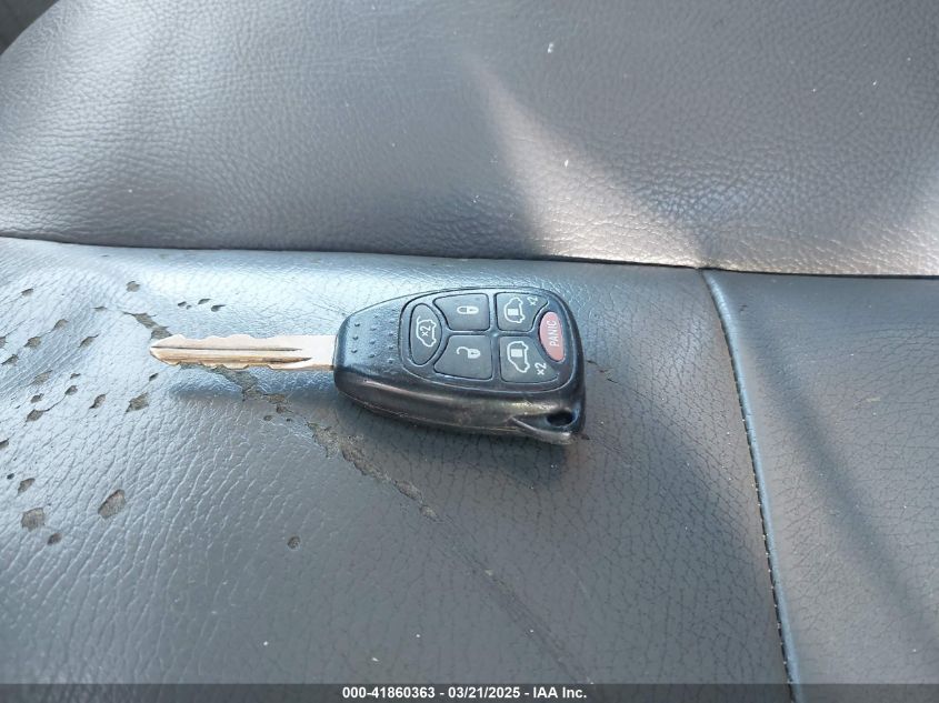 2005 Chrysler Town & Country Limited VIN: 2C8GP64L65R17782 Lot: 41860363