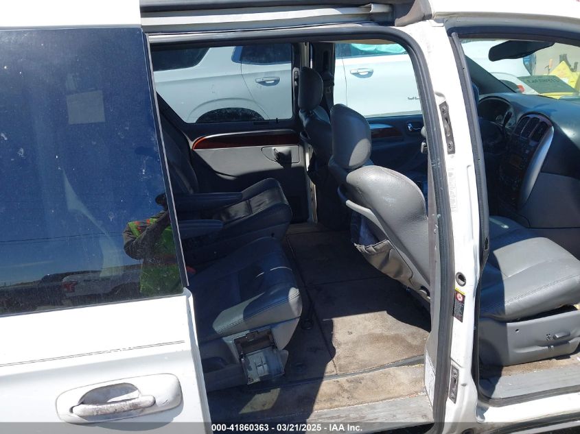 2005 Chrysler Town & Country Limited VIN: 2C8GP64L65R17782 Lot: 41860363