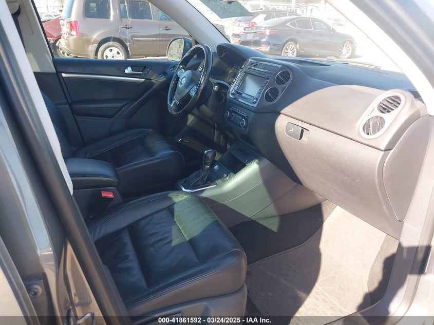2012 VOLKSWAGEN TIGUAN VIN: WVGBV7AX3CW000800