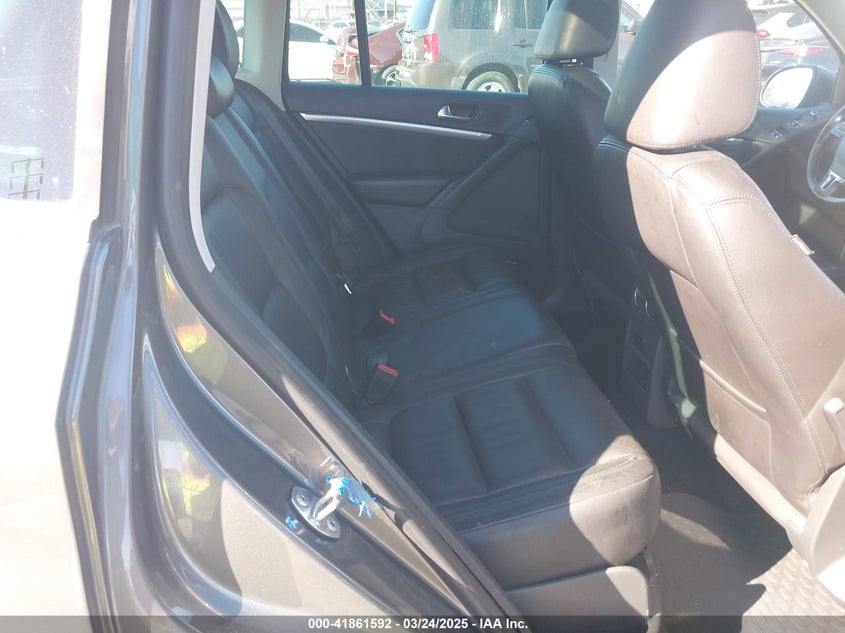 2012 VOLKSWAGEN TIGUAN VIN: WVGBV7AX3CW000800