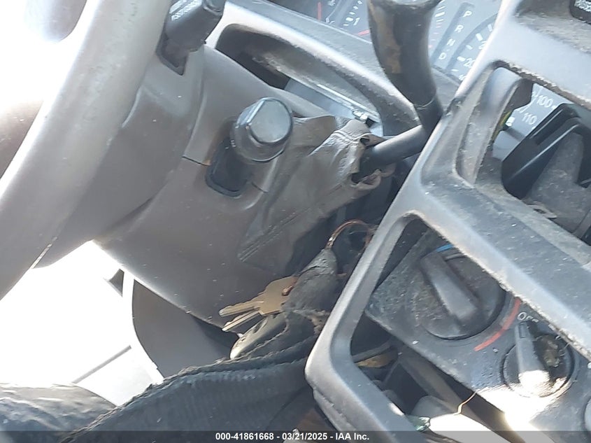 2000 Toyota Sienna Xle VIN: 4T3ZF13CXYU318510 Lot: 41861668