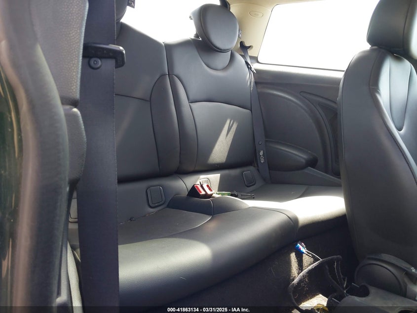 2011 MINI COOPER VIN: WMWSU3C51BT183574