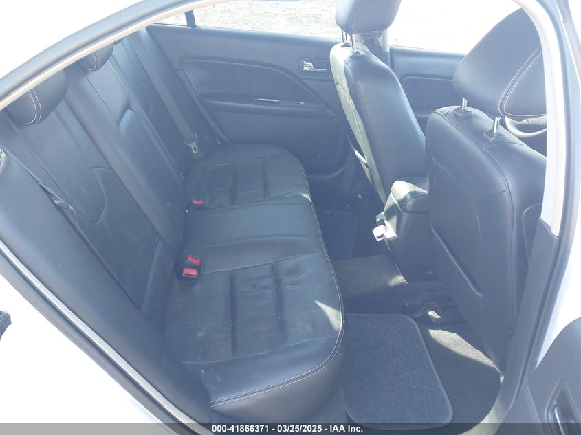 2010 FORD FUSION VIN: 3FADP0L37AR381176