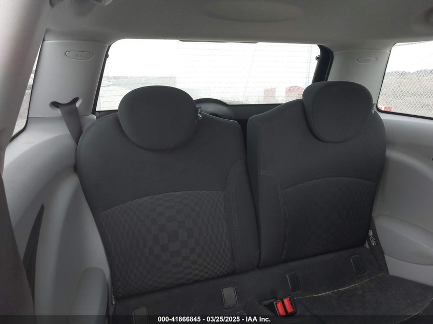 2007 MINI COOPER S VIN: WMWMF73517TL88586
