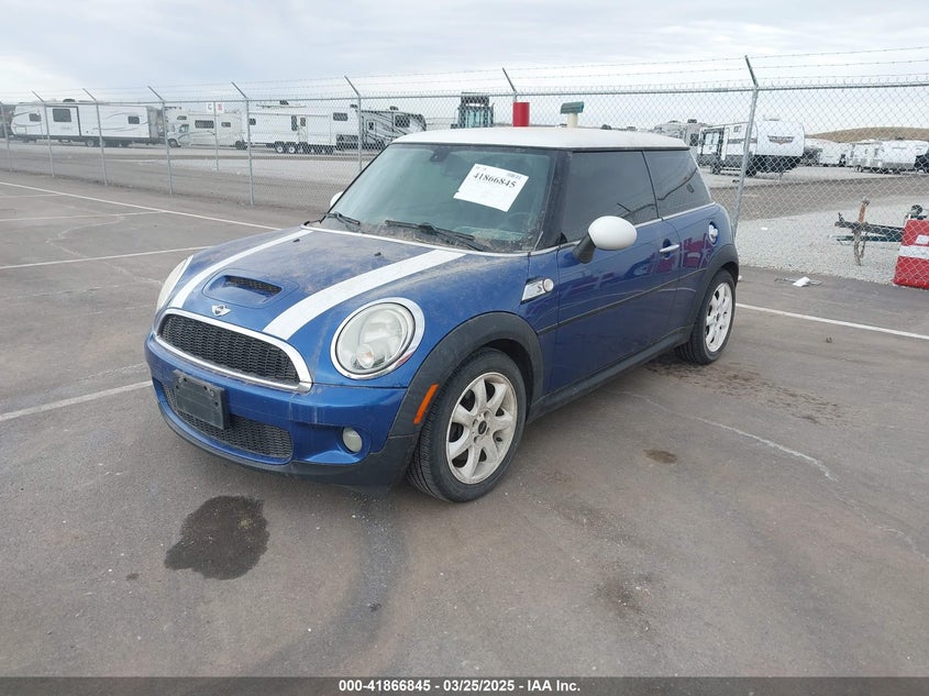 2007 MINI COOPER S VIN: WMWMF73517TL88586