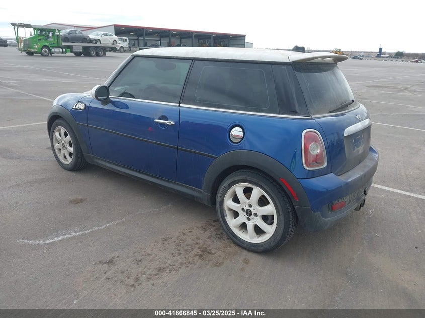 2007 MINI COOPER S VIN: WMWMF73517TL88586