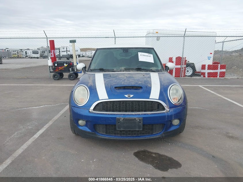 2007 MINI COOPER S VIN: WMWMF73517TL88586