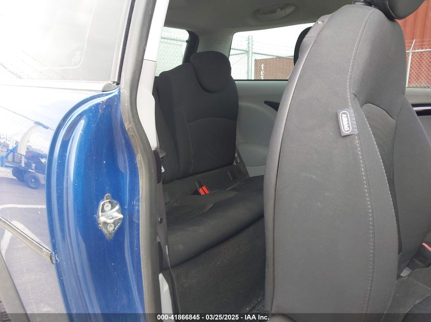 2007 MINI COOPER S VIN: WMWMF73517TL88586