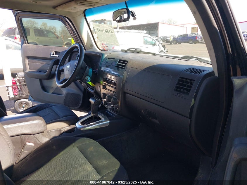 2006 HUMMER H3 VIN: 5GTDN136668330561