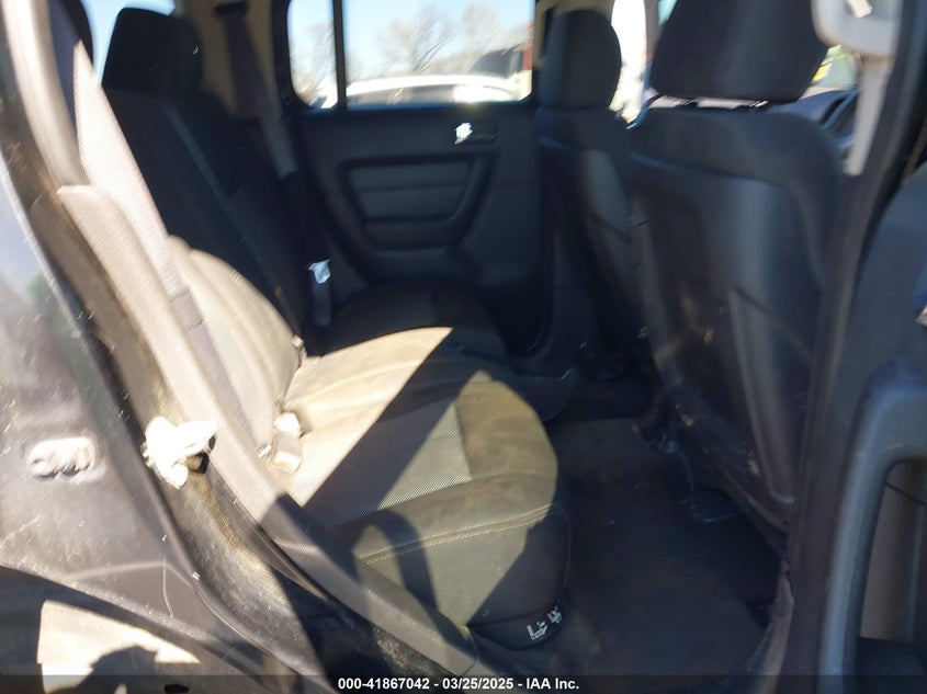 2006 HUMMER H3 VIN: 5GTDN136668330561