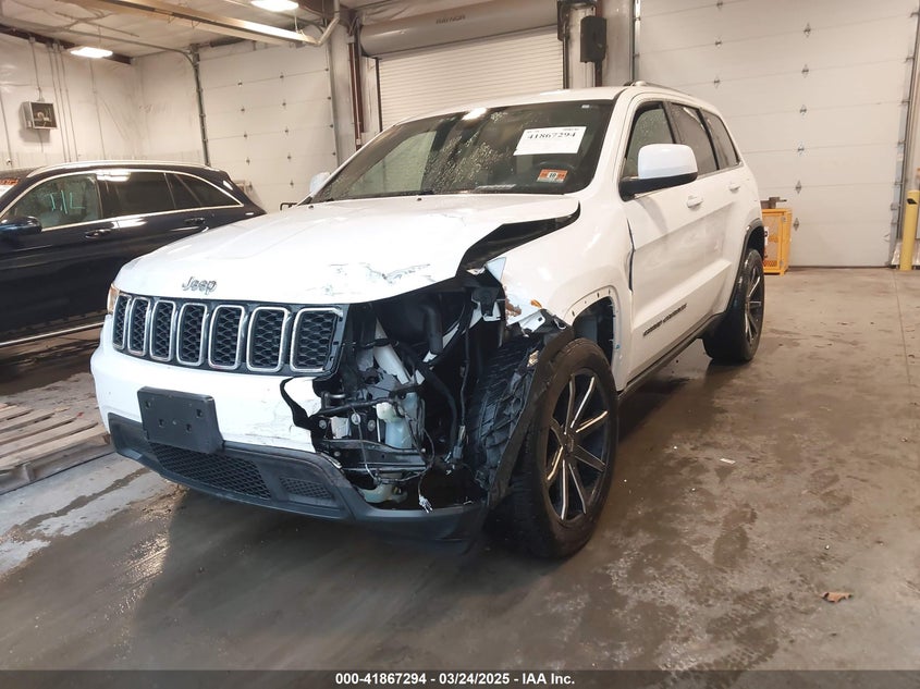 VIN 1C4RJFAG9JC123685 2018 JEEP GRAND CHEROKEE LAREDO E 4X4