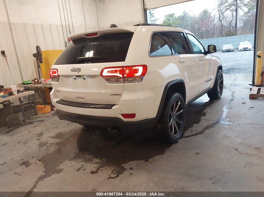 VIN 1C4RJFAG9JC123685 2018 JEEP GRAND CHEROKEE LAREDO E 4X4