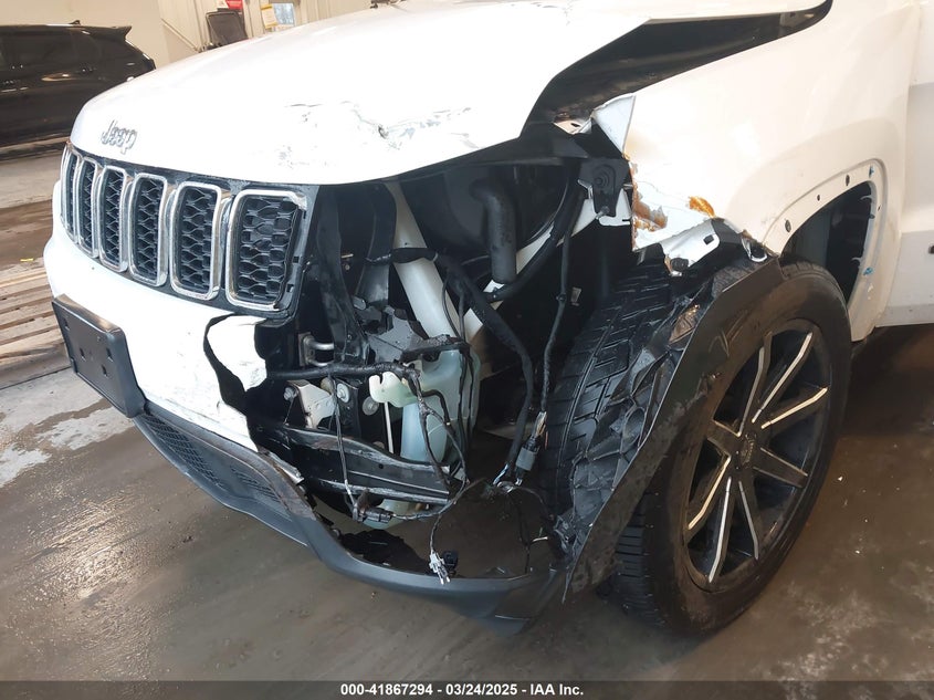 VIN 1C4RJFAG9JC123685 2018 JEEP GRAND CHEROKEE LAREDO E 4X4