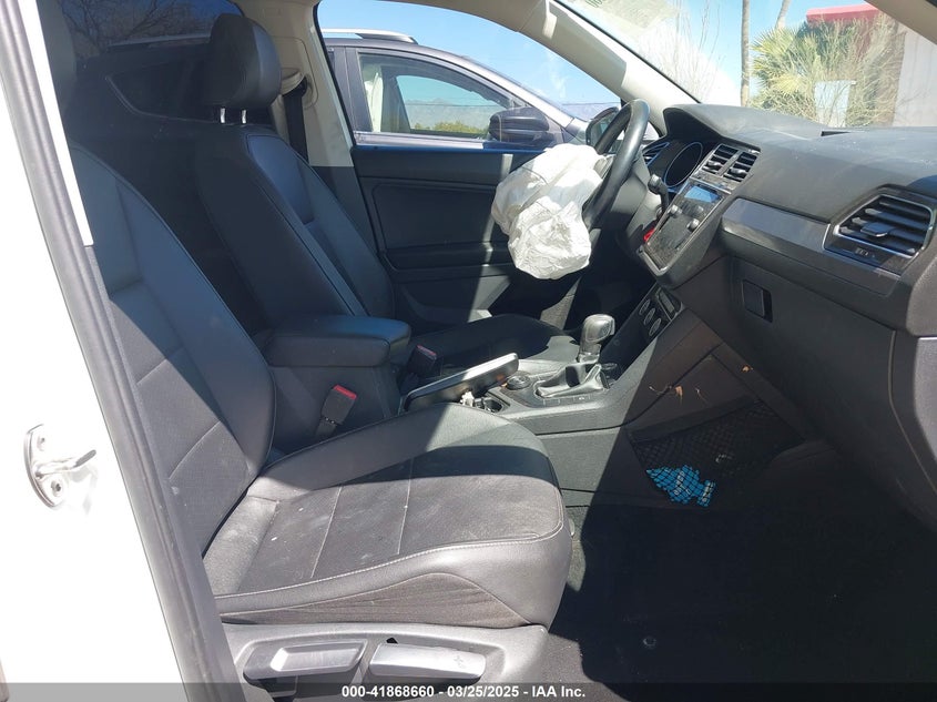 2019 VOLKSWAGEN TIGUAN VIN: 3VV2B7AX1KM092616