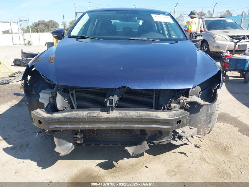 2012 VOLKSWAGEN PASSAT VIN: 1VWBM7A32CC025318